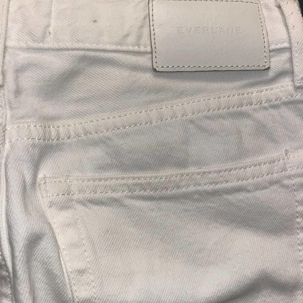 EVERLANE The Cheeky Long Short Shorts White Denim Bermuda Raw Hem sz 24 EUC